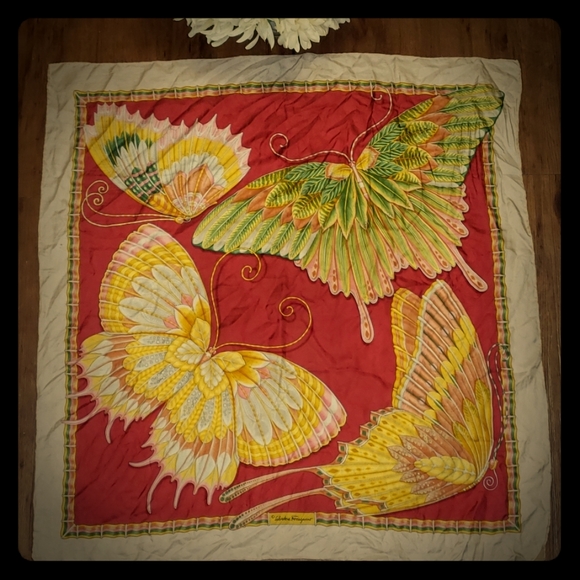 Salvatore Ferragamo Accessories - 1982 vintage silk Ferragamo scarf